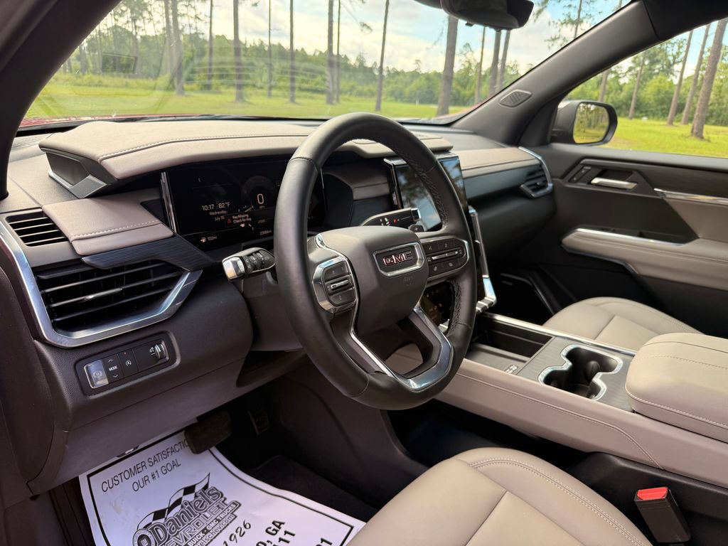 Used 2026 GMC Acadia Elevation w/ Elevation Premium Package FWD image 13