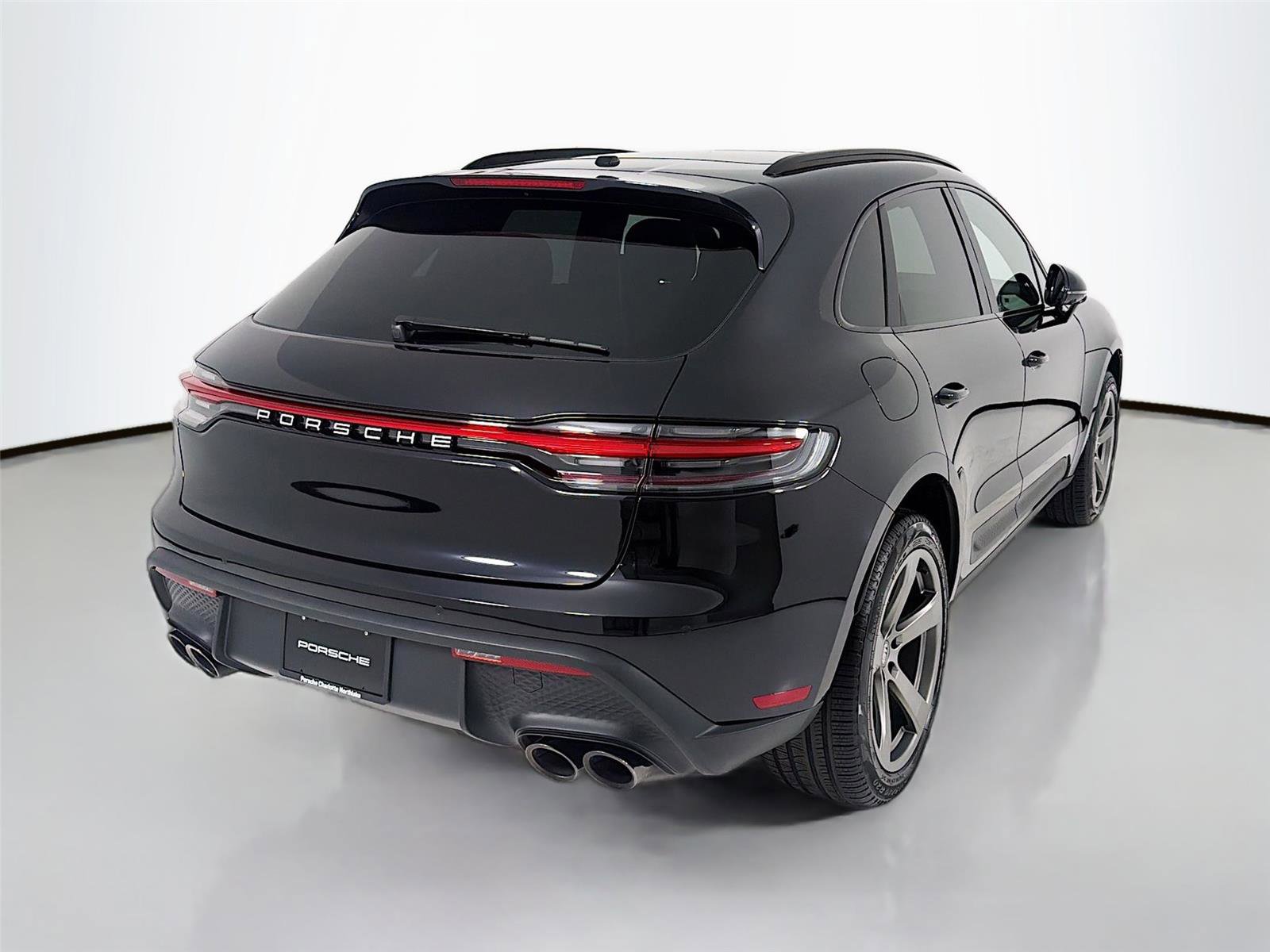 Certified 2025 Porsche Macan AWD/4WD image 6