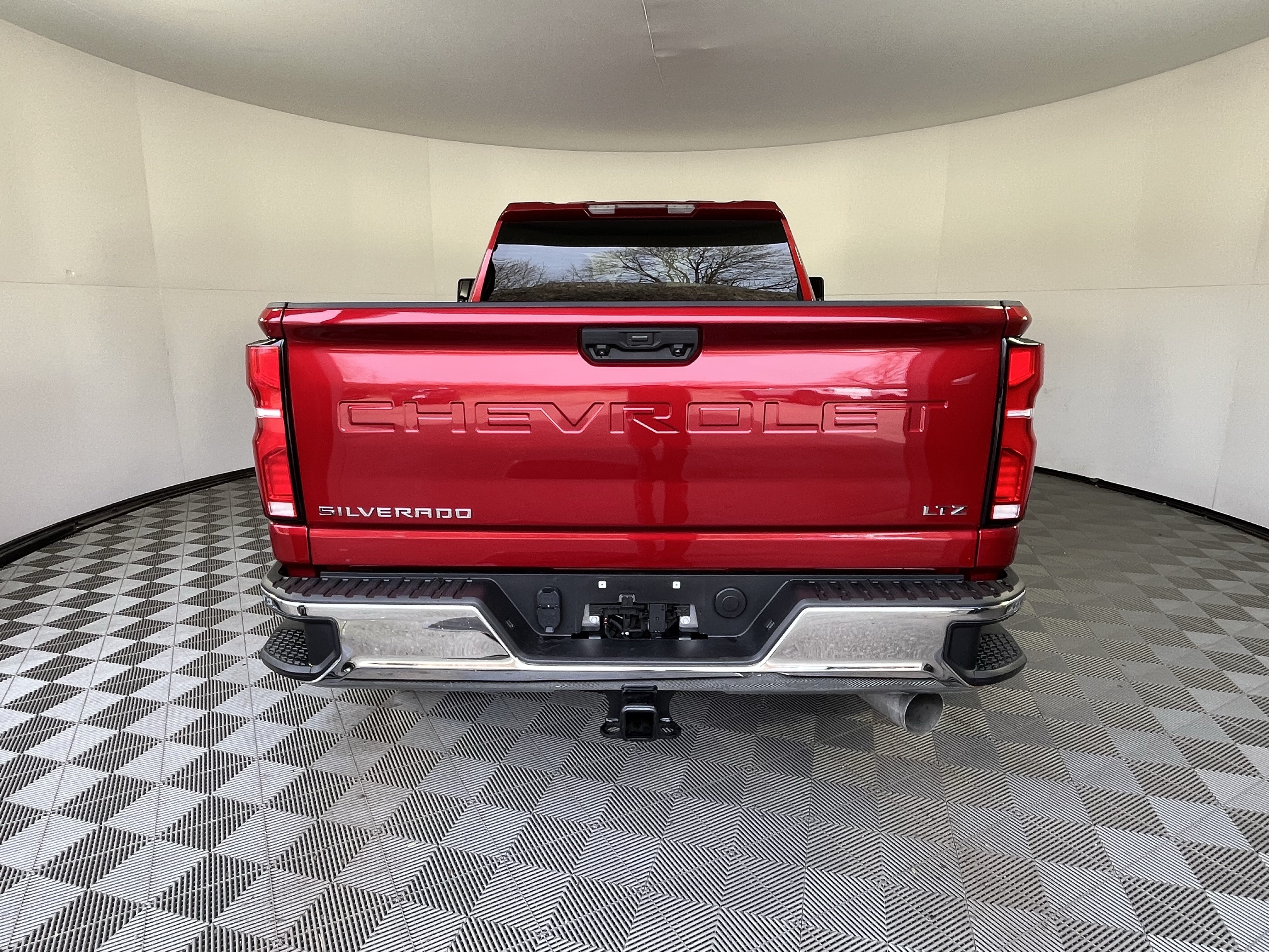 Used 2025 Chevrolet Silverado 3500 LTZ AWD/4WD image 8