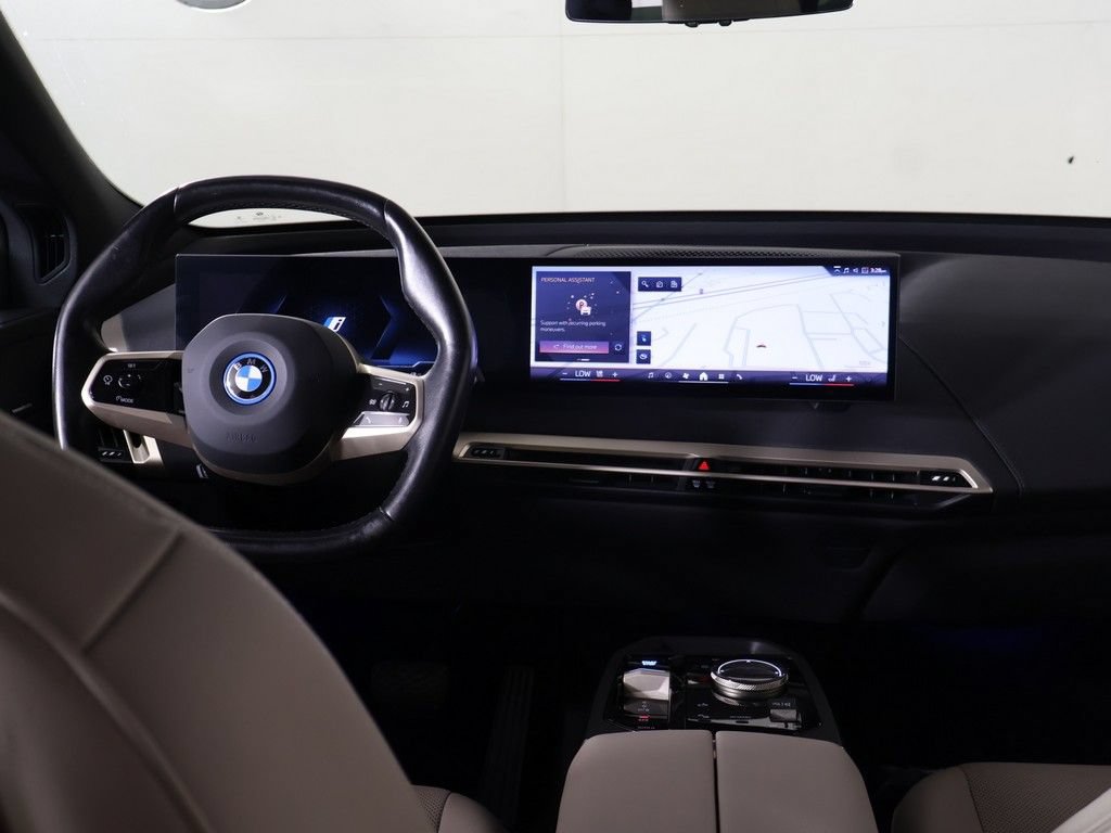 Used 2024 BMW iX xDrive50 w/ Premium Package AWD/4WD image 34