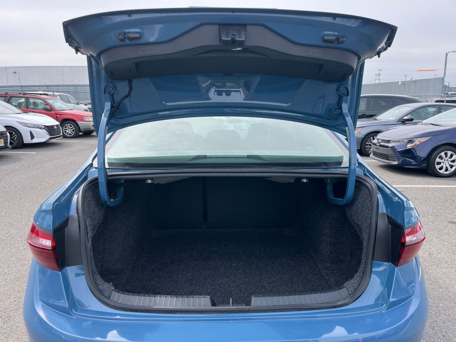 Used 2025 Volkswagen Jetta SE image 31