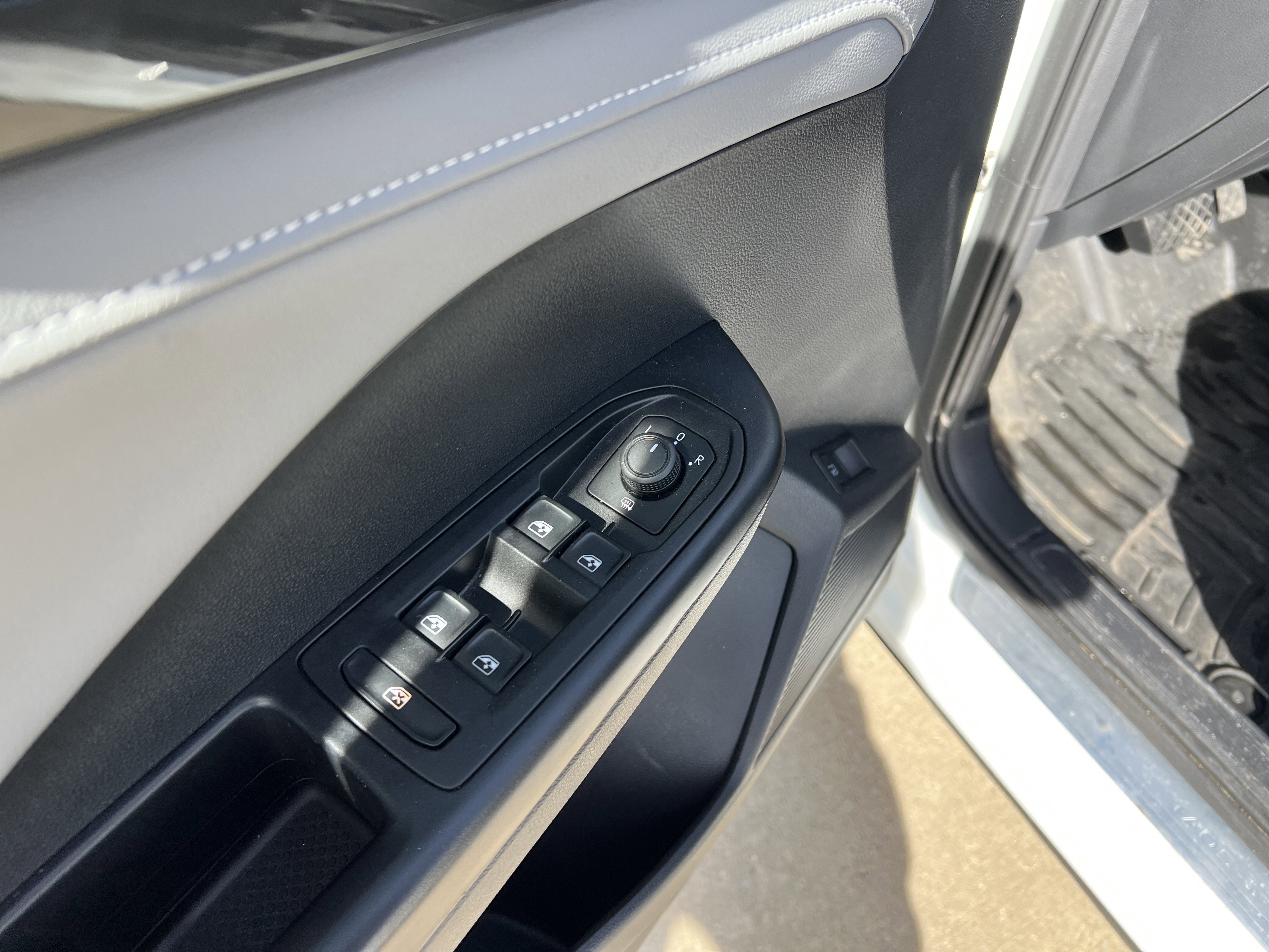 Certified 2023 Volkswagen Taos SEL image 14