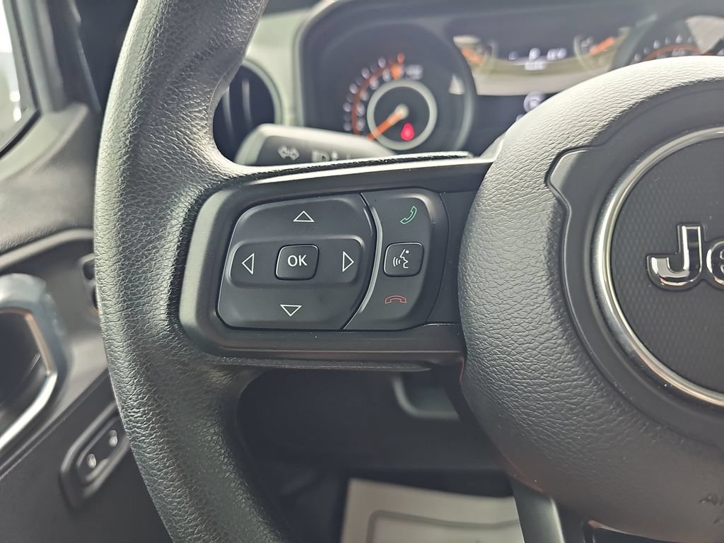Used 2025 Jeep Gladiator Sport AWD/4WD image 17
