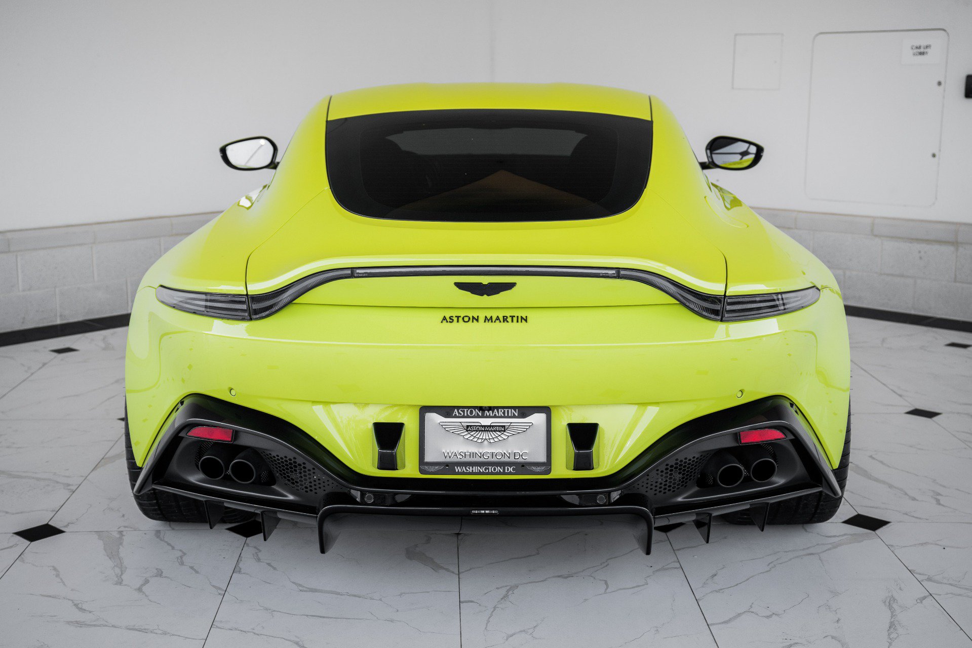 Used 2020 Aston Martin V8 Vantage Coupe RWD image 30
