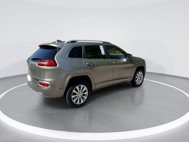 Used 2017 Jeep Cherokee Overland w/ Technology Group AWD/4WD image 8