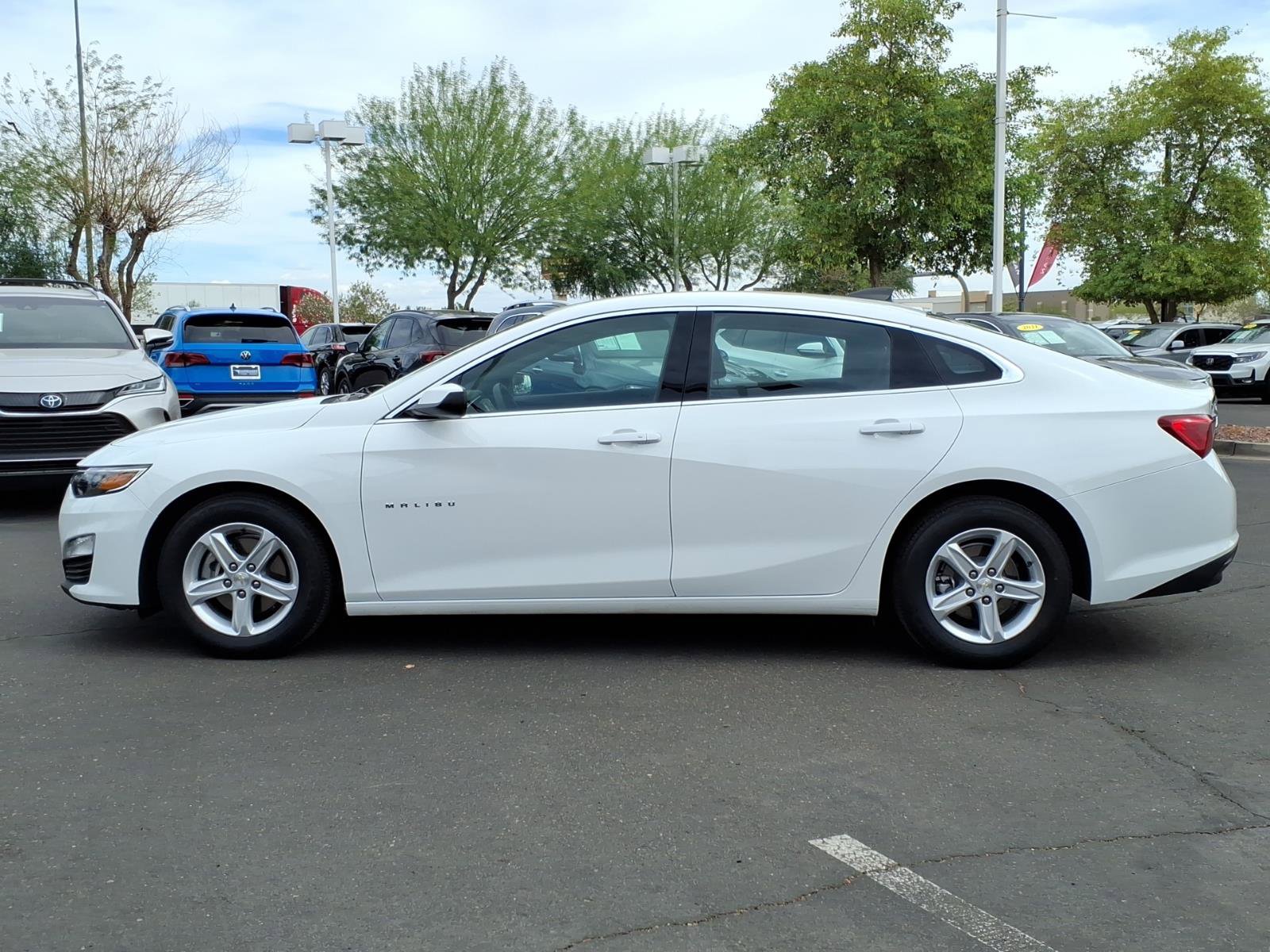 Used 2025 Chevrolet Malibu LS image 2