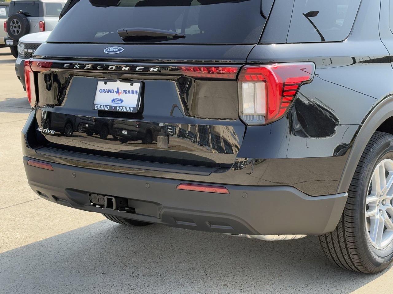 New 2026 Ford Explorer Active RWD image 7