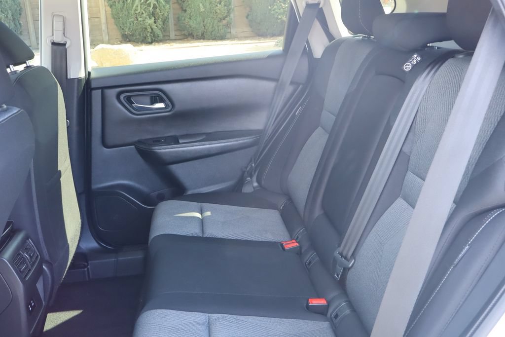 Used 2024 Nissan Rogue SV FWD image 34