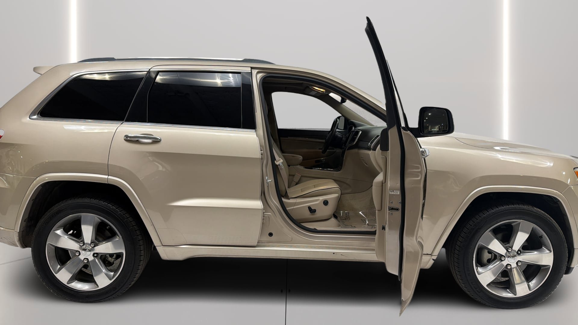 Used 2015 Jeep Grand Cherokee Overland RWD image 17
