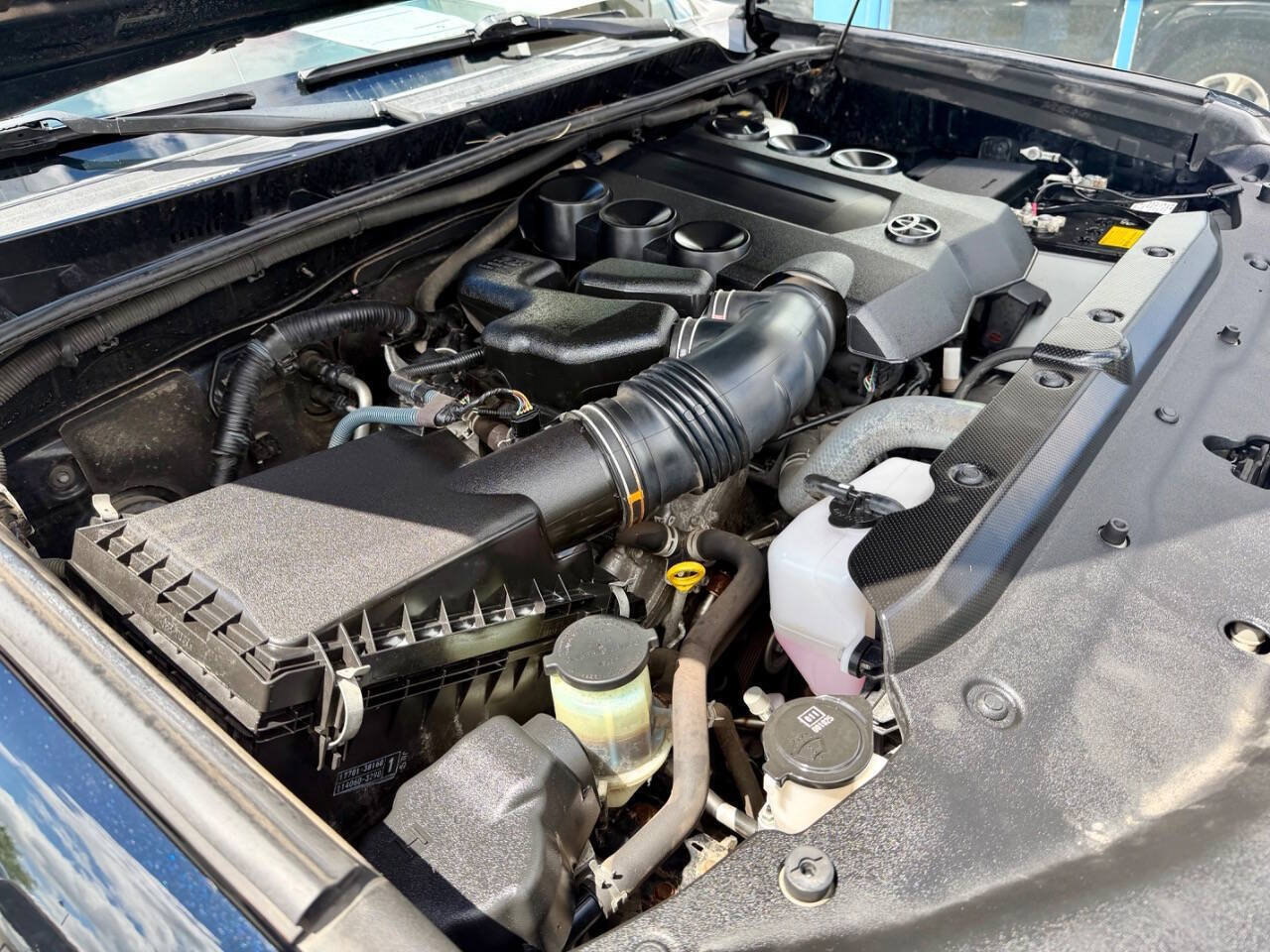 Used 2018 Toyota 4Runner SR5 AWD/4WD image 18