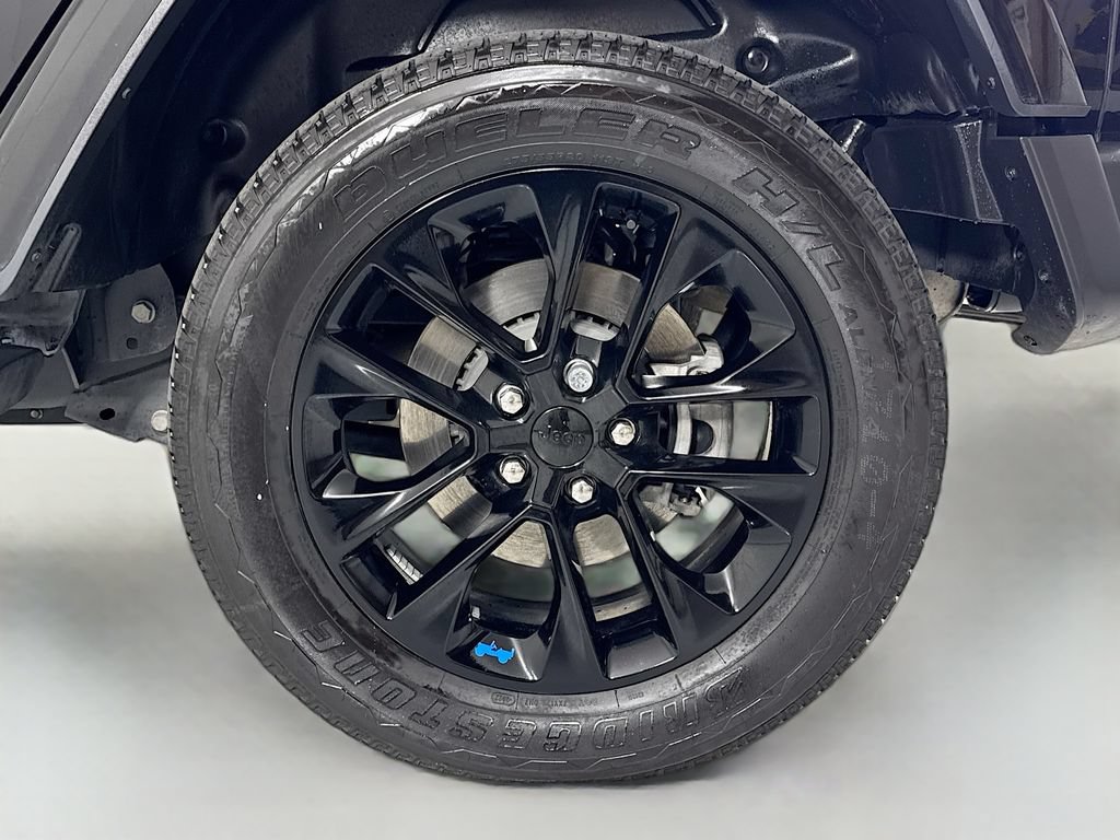 Used 2023 Jeep Wrangler Unlimited Sahara w/ Cold Weather Group AWD/4WD image 8