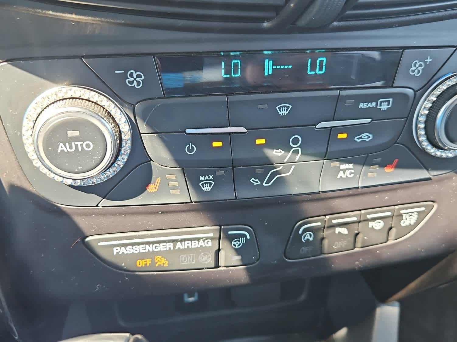 Used 2017 Ford Escape Titanium image 16