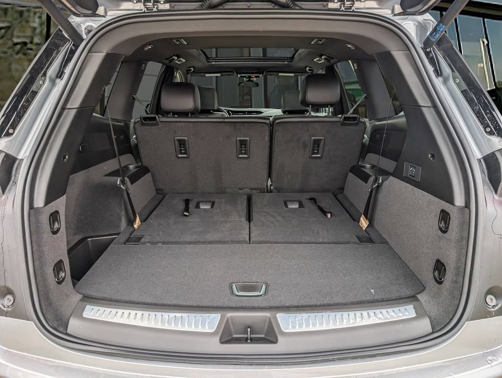 New 2025 Cadillac XT6 Luxury FWD image 19
