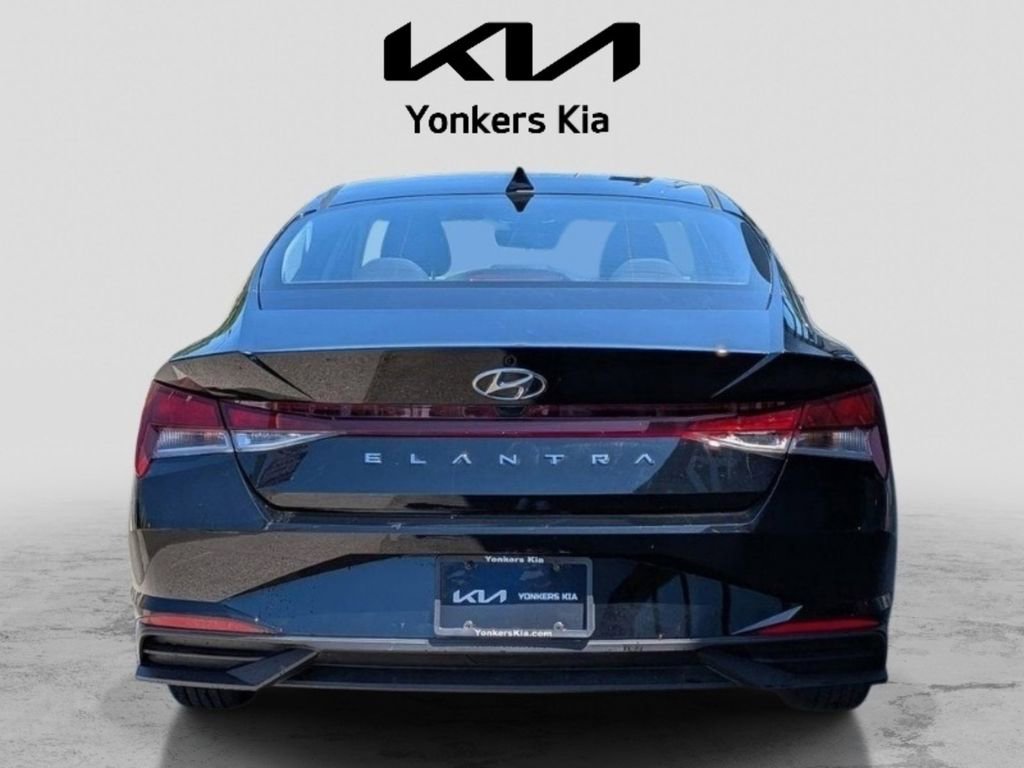 Used 2022 Hyundai Elantra SE FWD image 7