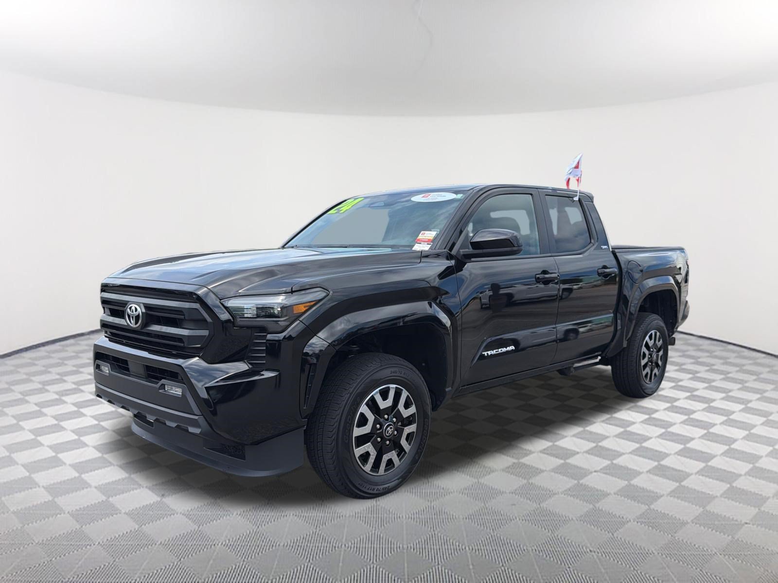 Certified 2024 Toyota Tacoma SR5 AWD/4WD image 3