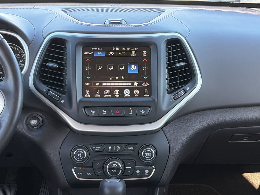 Used 2017 Jeep Cherokee Overland w/ Technology Group FWD image 14
