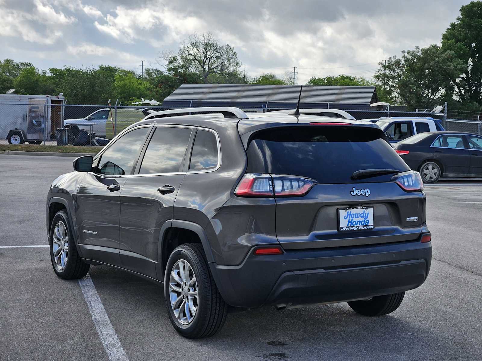 Used 2020 Jeep Cherokee Latitude Plus FWD image 5