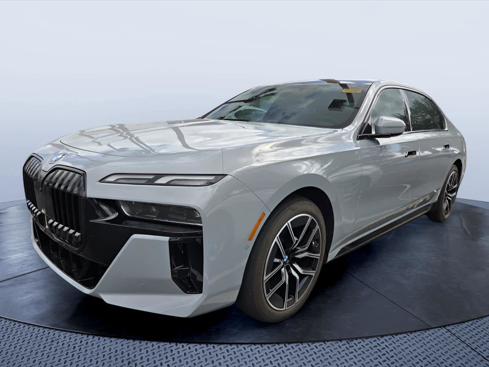 Certified 2023 BMW i7 xDrive60 AWD/4WD image 3