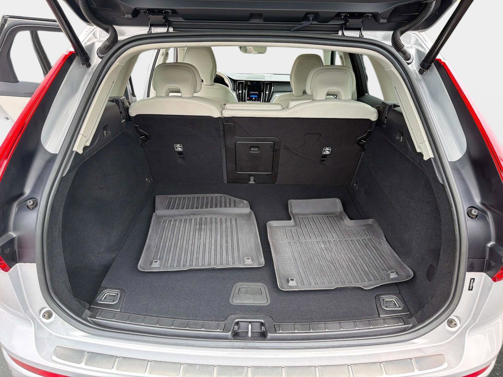 Certified 2024 Volvo XC60 B5 Core w/ Protection Package Premier AWD/4WD image 11