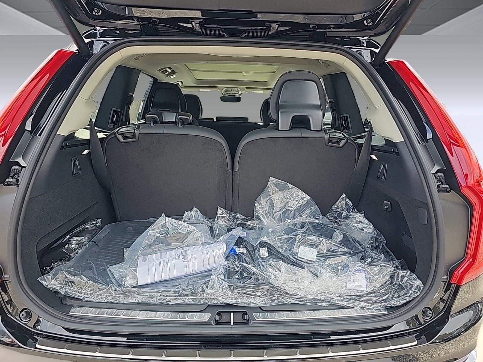 New 2024 Volvo XC90 T8 Plus w/ Protection Package Premier image 40