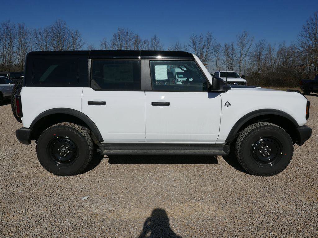 New 2026 Ford Bronco Outer Banks w/ Black Appearance Package image 2
