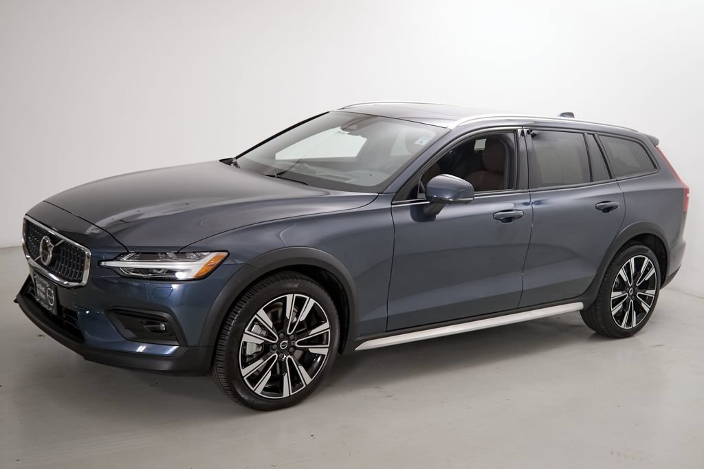 Certified 2025 Volvo V60 B5 Cross Country Ultra AWD/4WD image 6