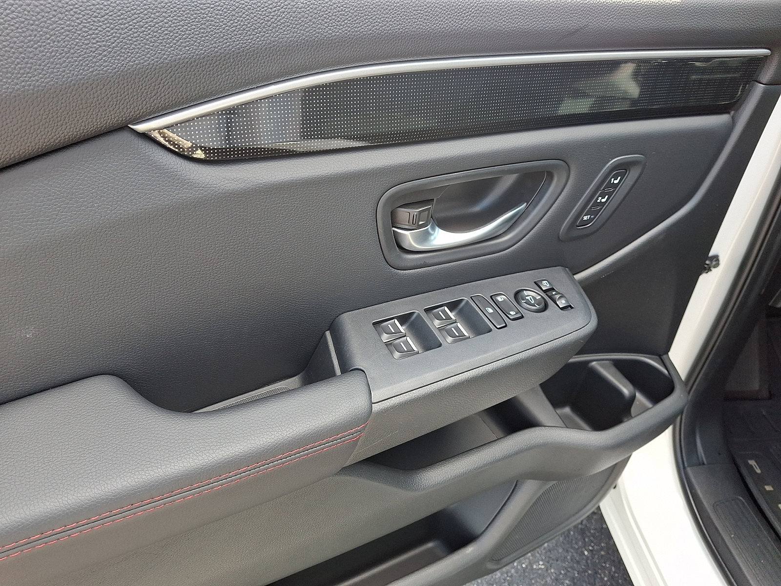 Certified 2025 Honda Pilot Black Edition image 12