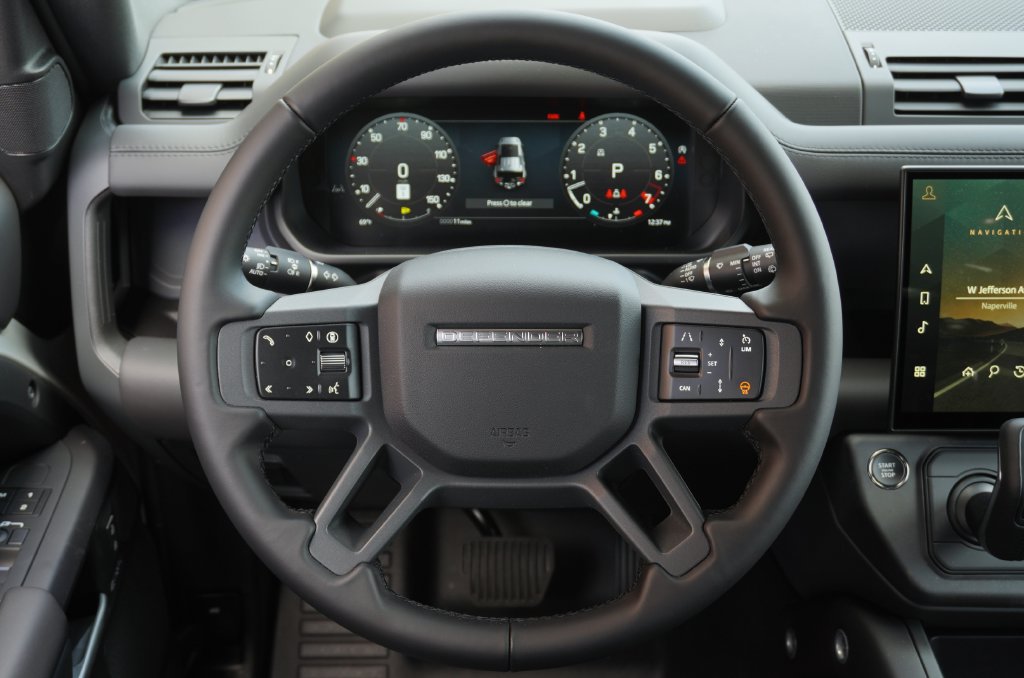 Used 2026 Land Rover Defender 110 X-Dynamic SE AWD/4WD image 17