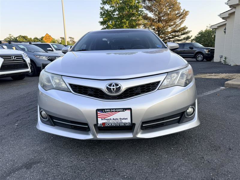 Used 2013 Toyota Camry SE w/ Preferred Accessory Pkg FWD image 2