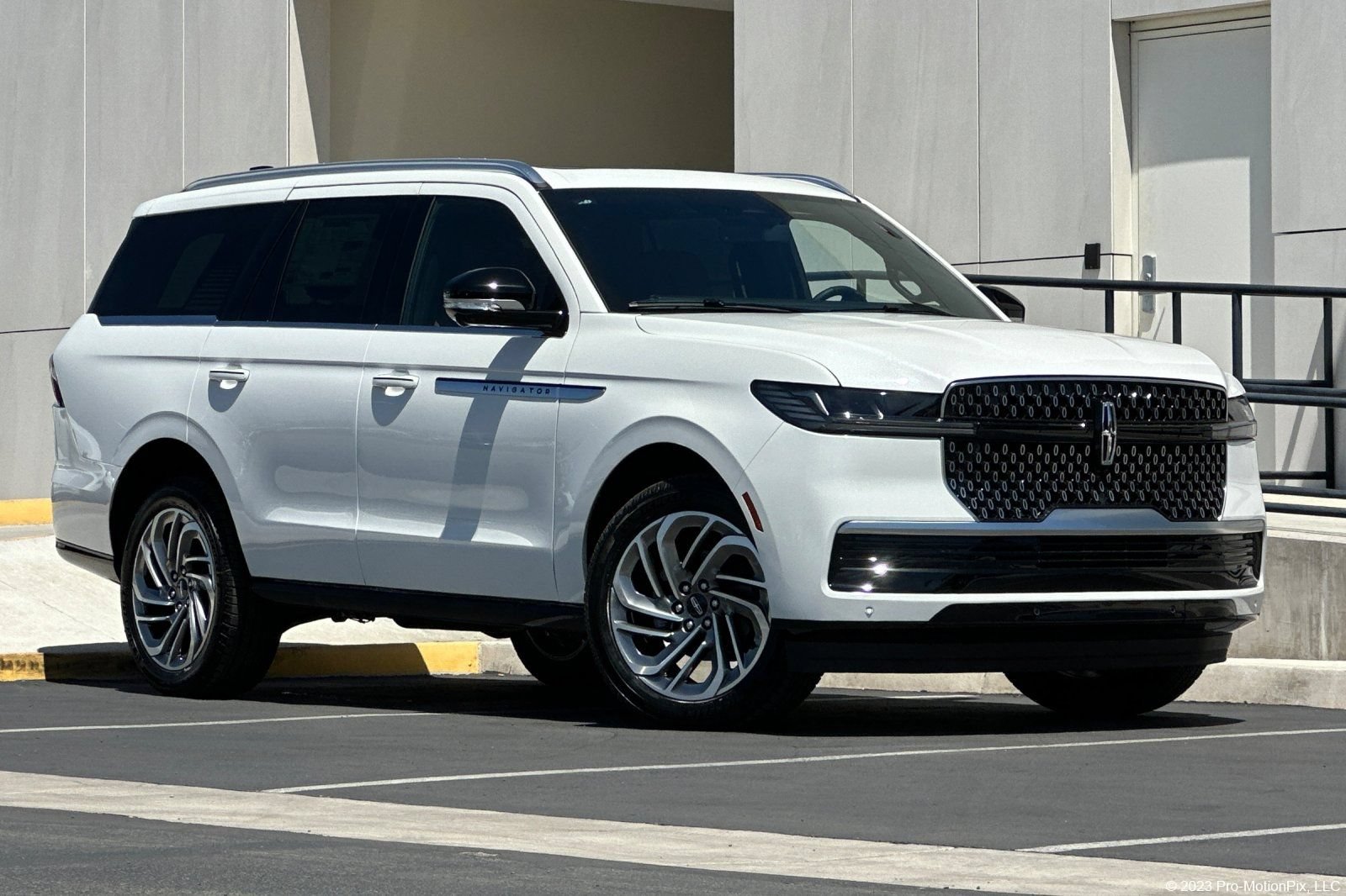 New 2026 Lincoln Navigator Reserve AWD/4WD image 1