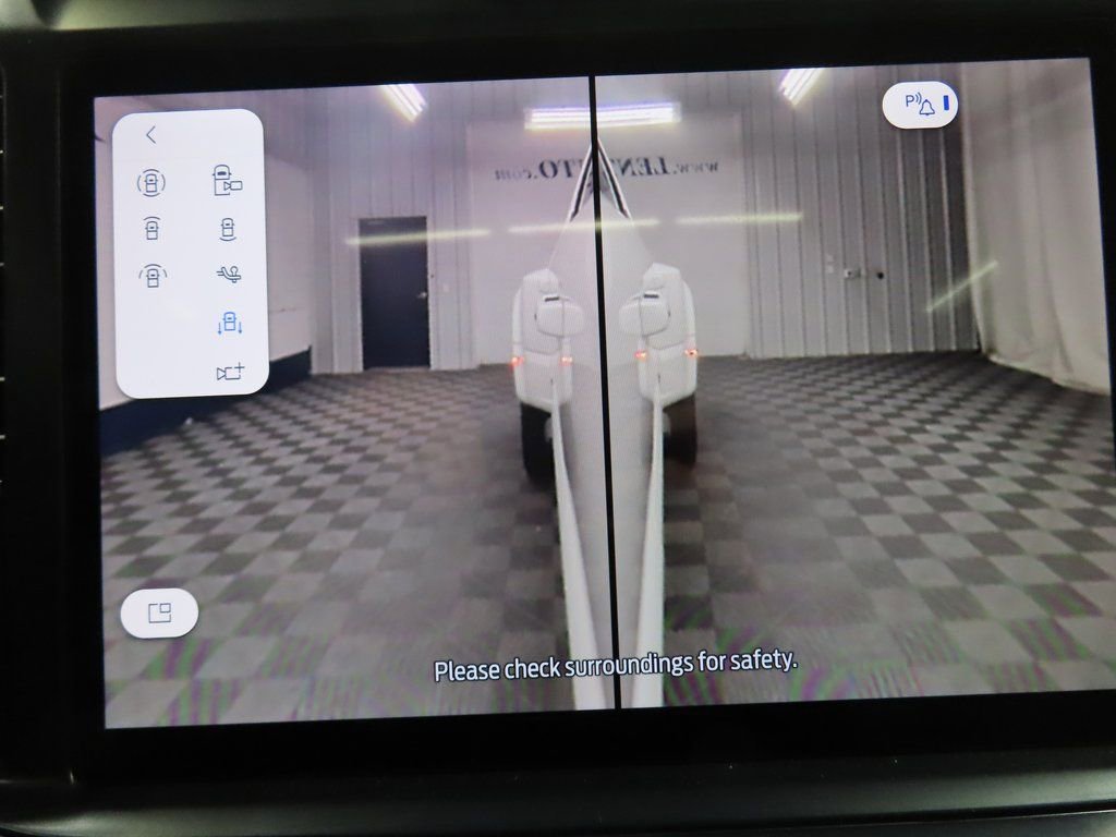 Used 2025 Ford F450 Platinum w/ FX4 Off-Road Package AWD/4WD image 19