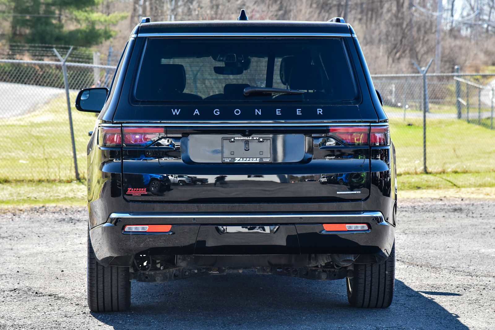 Certified 2024 Jeep Wagoneer Series III w/ Premium Group I AWD/4WD image 4