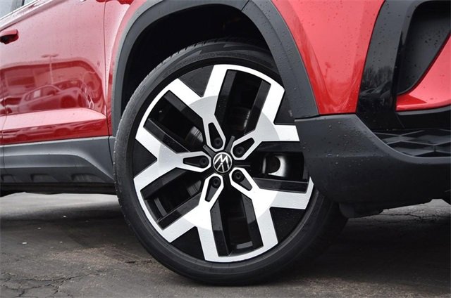 Certified 2022 Volkswagen Taos SEL w/ Panoramic Sunroof Package image 3