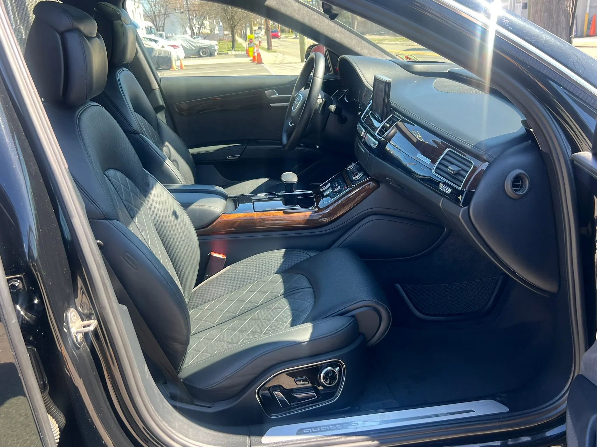 Used 2016 Audi A8 L 4.0T image 32