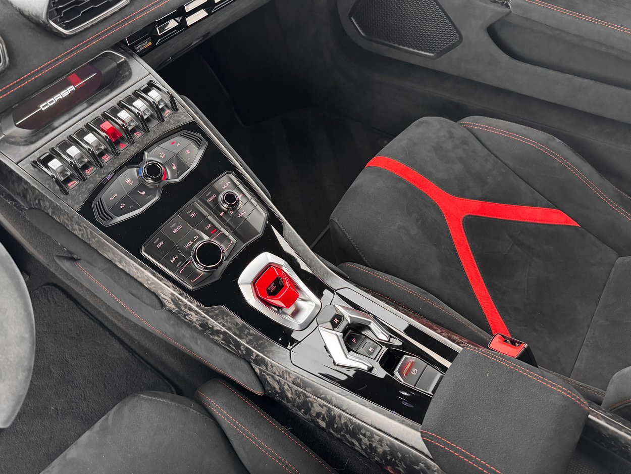 Used 2018 Lamborghini Huracan Performante AWD/4WD image 22