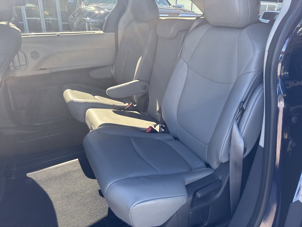 Used 2022 Toyota Sienna XLE image 29