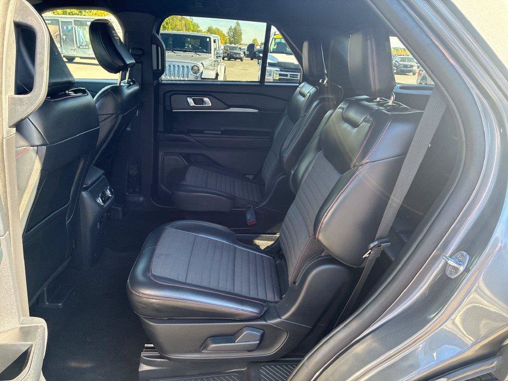 Used 2025 Ford Explorer ST-Line AWD/4WD image 29