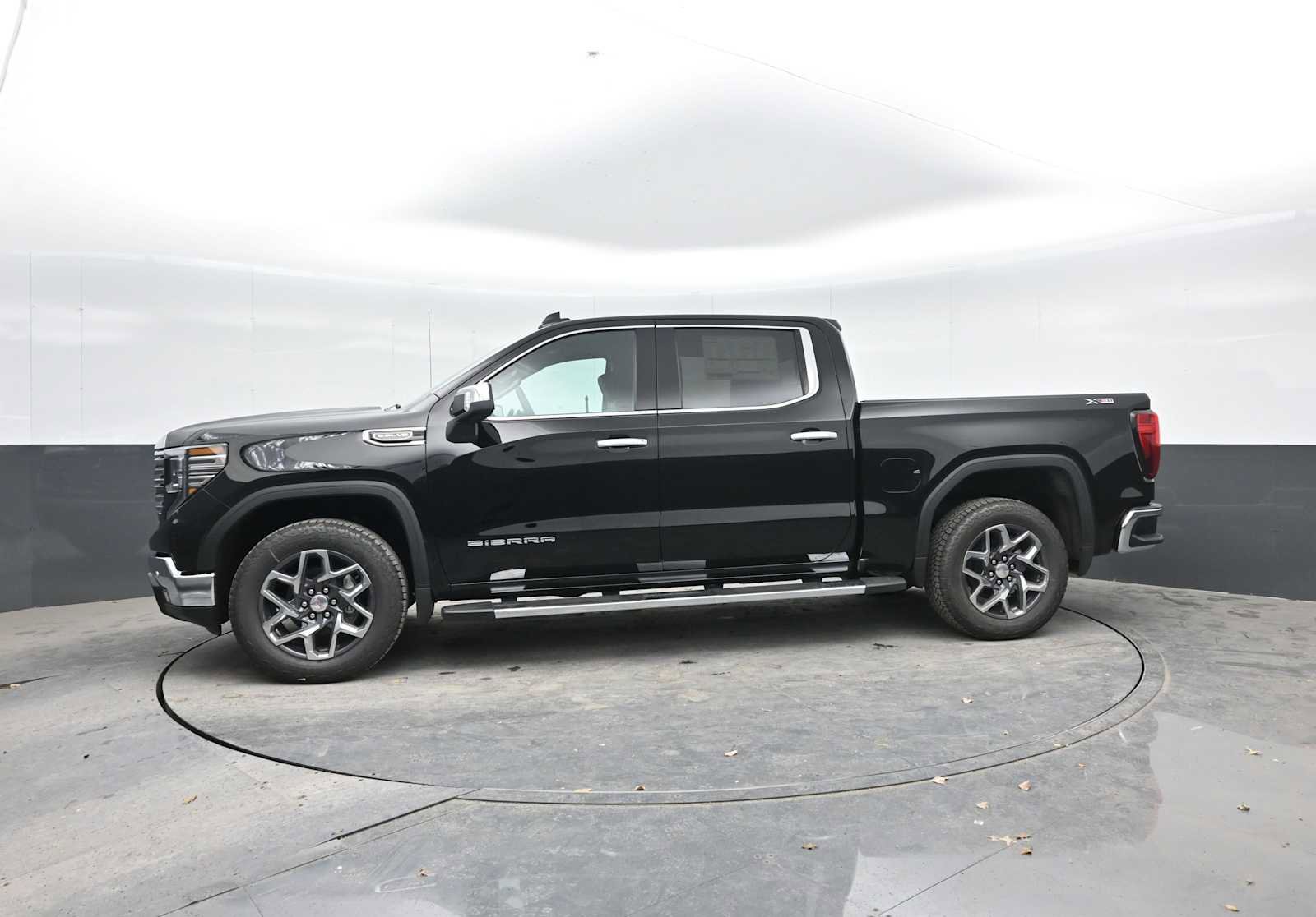 New 2026 GMC Sierra 1500 SLT w/ SLT Premium Package image 4