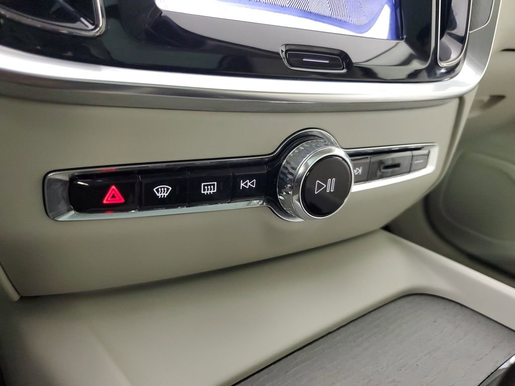 Certified 2026 Volvo V60 B5 Cross Country Plus w/ Protection Package Premier image 32