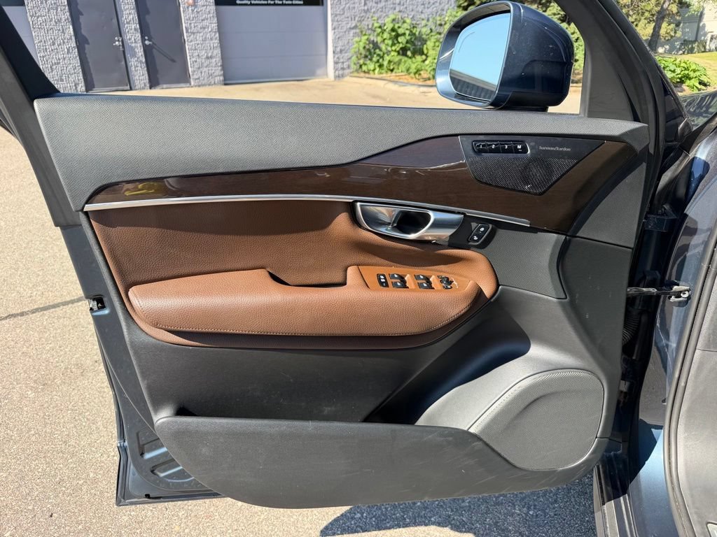 Used 2019 Volvo XC90 T6 Momentum w/ Advanced Package AWD/4WD image 16