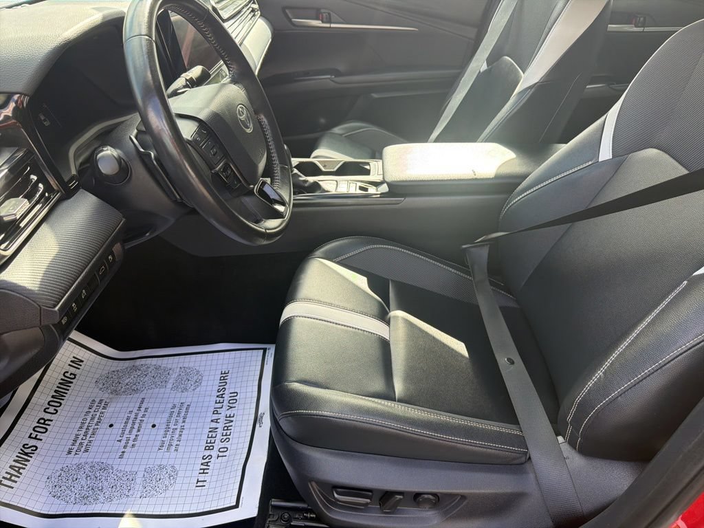 Used 2025 Toyota Camry SE FWD image 13