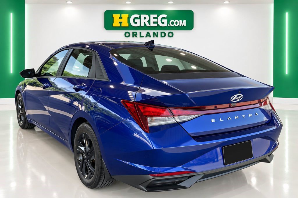 Used 2022 Hyundai Elantra SEL FWD image 2