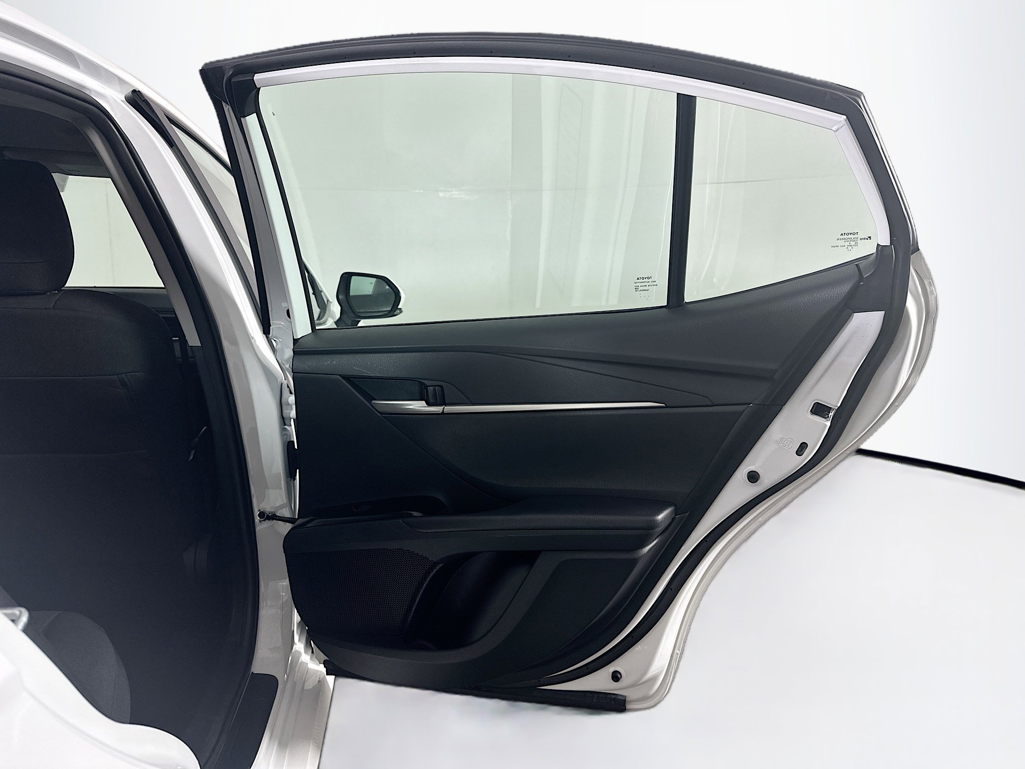 Used 2025 Toyota Camry LE image 28