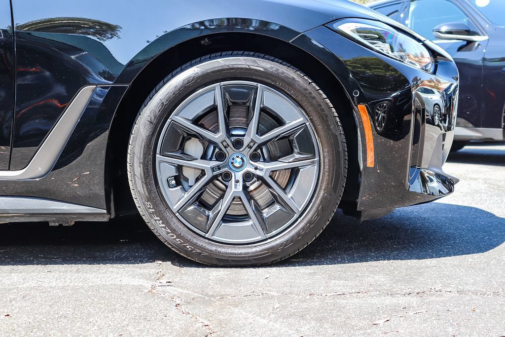 Used 2023 BMW i4 eDrive40 RWD image 9