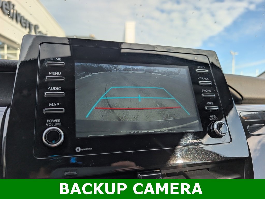 Used 2022 Toyota Camry SE image 2