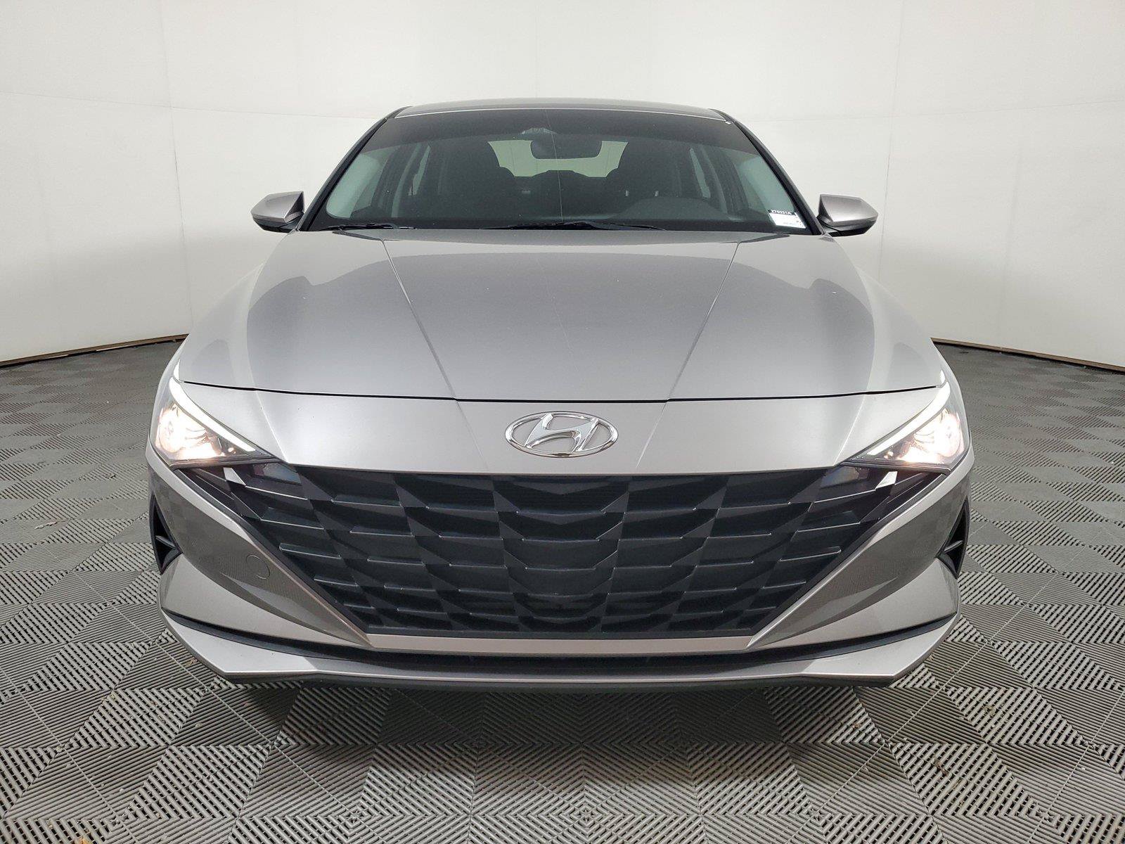 Used 2023 Hyundai Elantra SEL FWD image 2