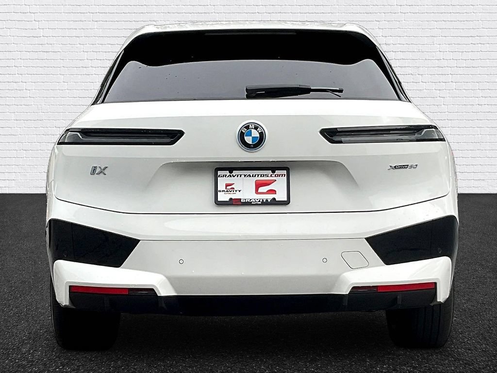 Used 2024 BMW iX xDrive50 w/ Premium Package AWD/4WD image 5