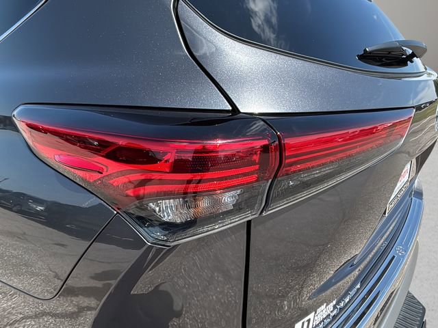 Used 2023 Toyota Highlander Platinum FWD image 28