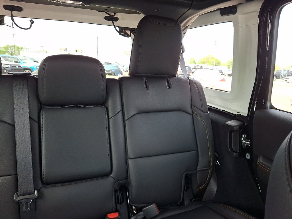 New 2026 Jeep Wrangler Unlimited Sahara AWD/4WD image 15