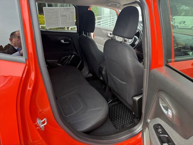 Used 2020 Jeep Renegade Latitude w/ Cold Weather Group image 22